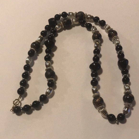 Black and Silver Necklace - costume jewelry - Picture 4 of 8